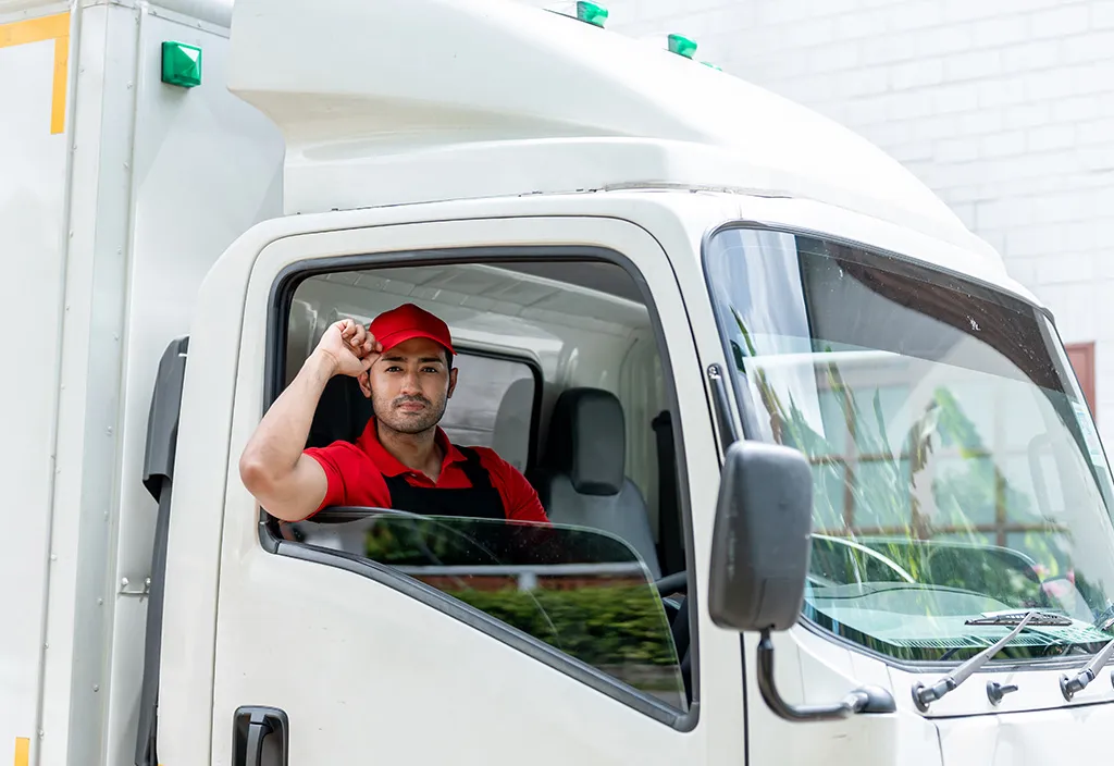 Mann im Transporter